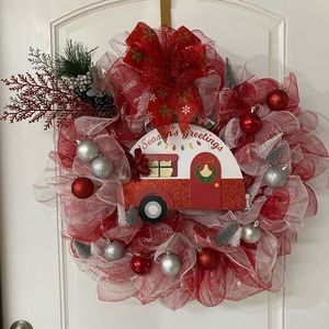 Christmas Wreath!! Seasons Greetings